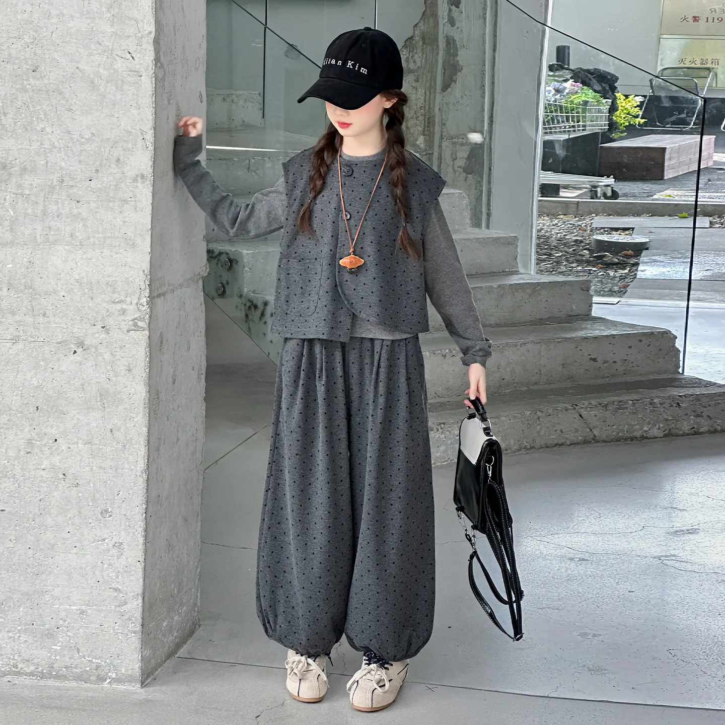 

Autumn Children Girls Suits Solid Round Neck T-shirt+Dot Printed Vest+Elastic Waist Pant 4-14Y Girls 3pcs Outfit Kids Girls Sets