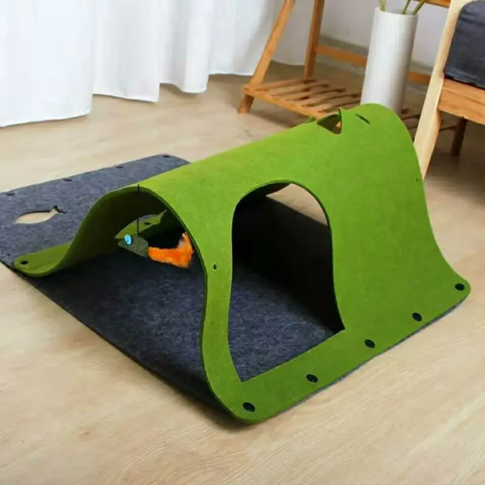 Hot selling pet supplies cat mat for play foldable felt cat nest cat tunnel with button