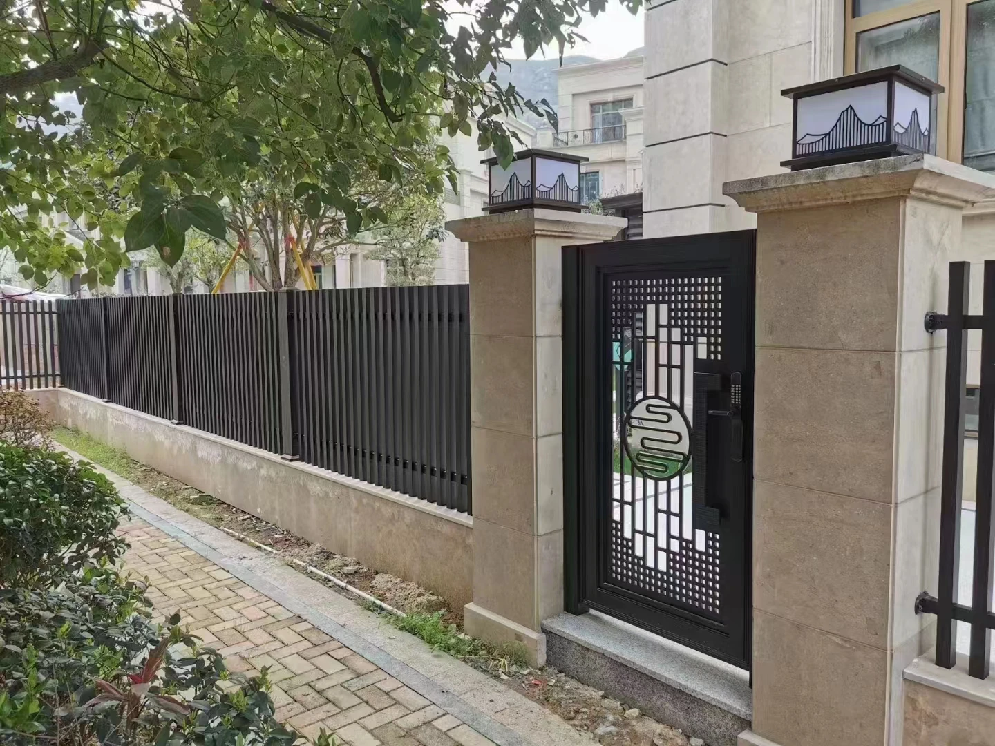 Residential Modern Aluminum Pedestrian Gate Driveway Door With High Security