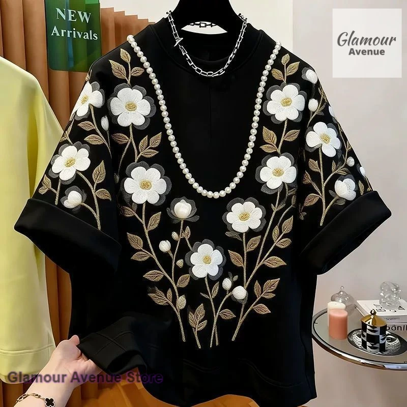 French round neck fashion casual printing advanced sense to wear a beautiful top women's summer loose embroidered flower shirt.