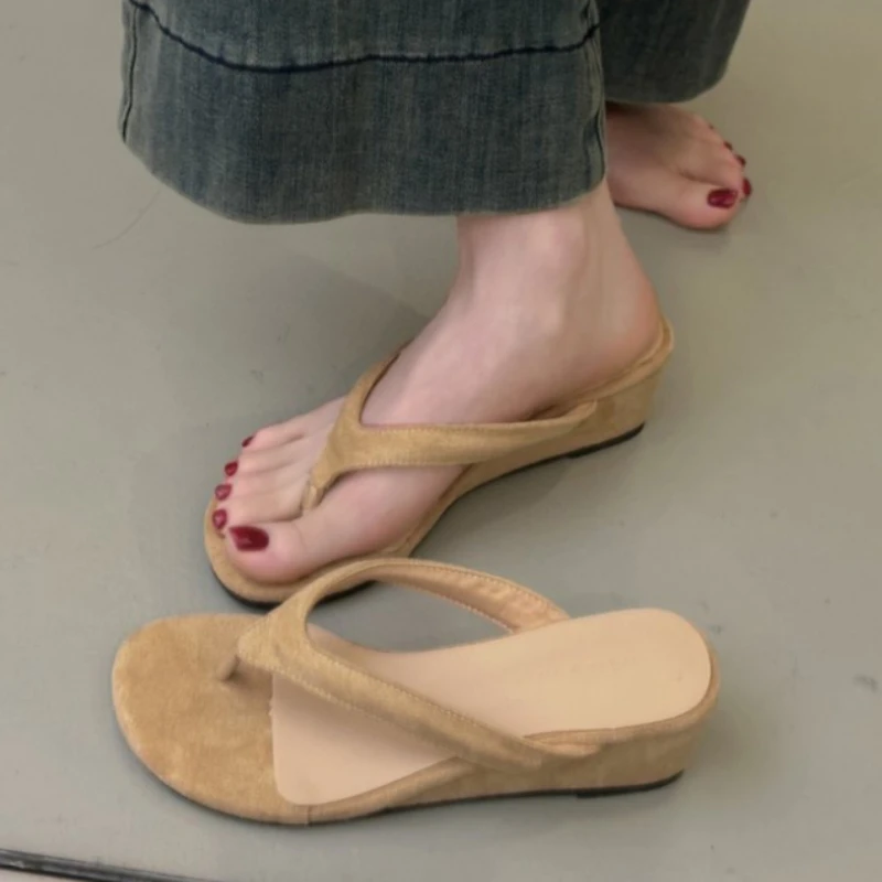 Keilabsatz-Sandalen für Damen: Designer-Flip-Flops mit Zehenclip, hohe Absätze, Strand- und Freizeitschuhe, bequeme Gehschuhe für Damen