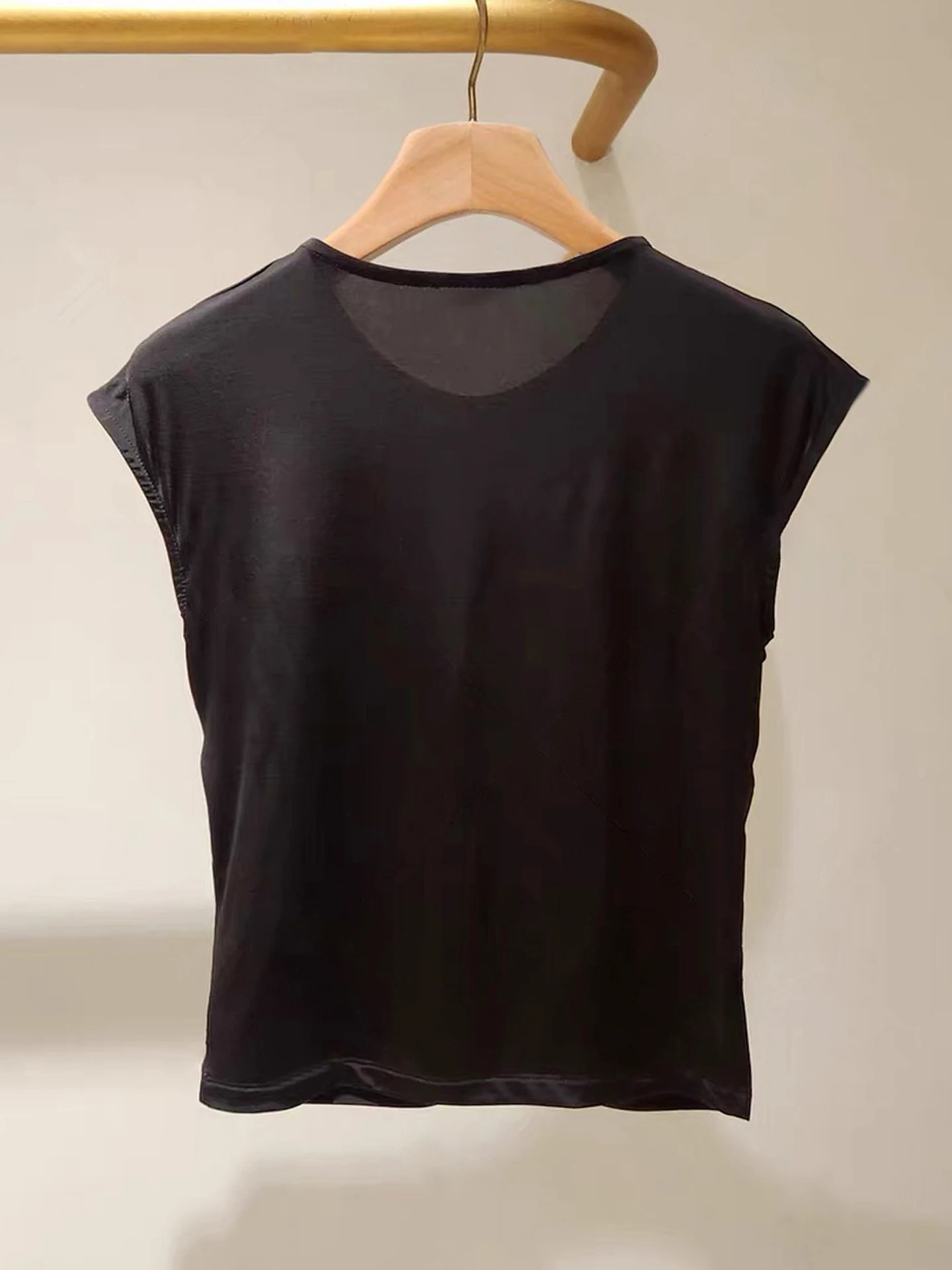 توب نسائي صيفي راقٍ من S Home Nan You بتصميم عقدة وطيات بدون أكمام، أسلوب عملي، قصة ضيقة، طول قصير، لون موحد