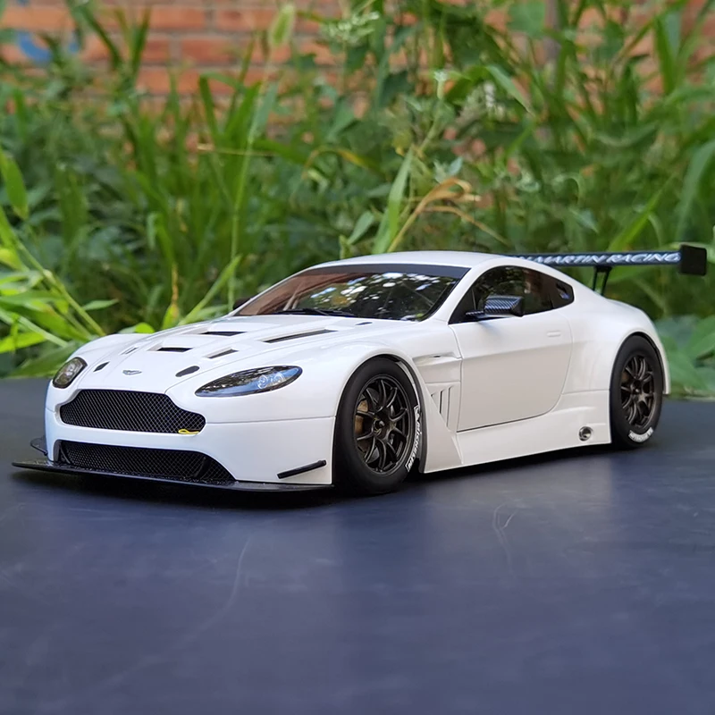 特価 AUTOart (1/18) アストンマーチン V12 Vantage AUTOART 1:18 Aston Martin VANTAGE V12 GT3 Sports car Model
