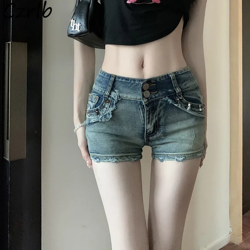 데님 반바지 여성 여름 아메리칸 레트로 스타일 핫 스위트 로우 웨이스트 쿨 리벳 디자인 슬림 섹시 올 매치 패션 스트리트웨어 코지