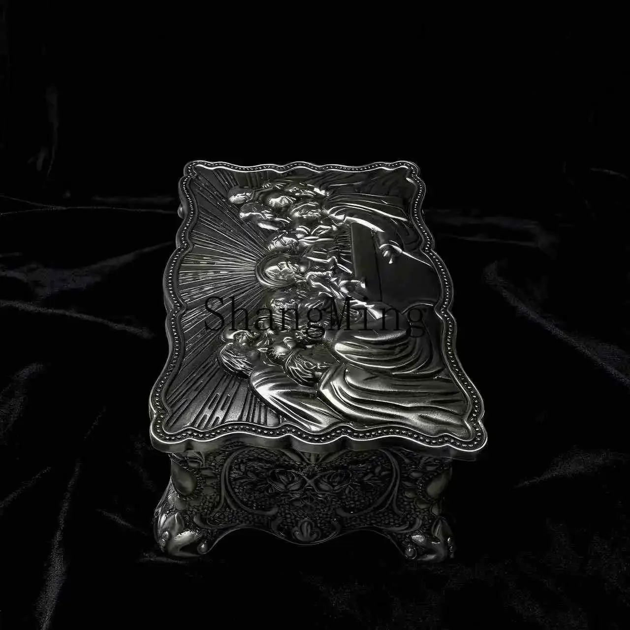 

CLL retro relief metal jewelry box engraved storage jewelry collection box