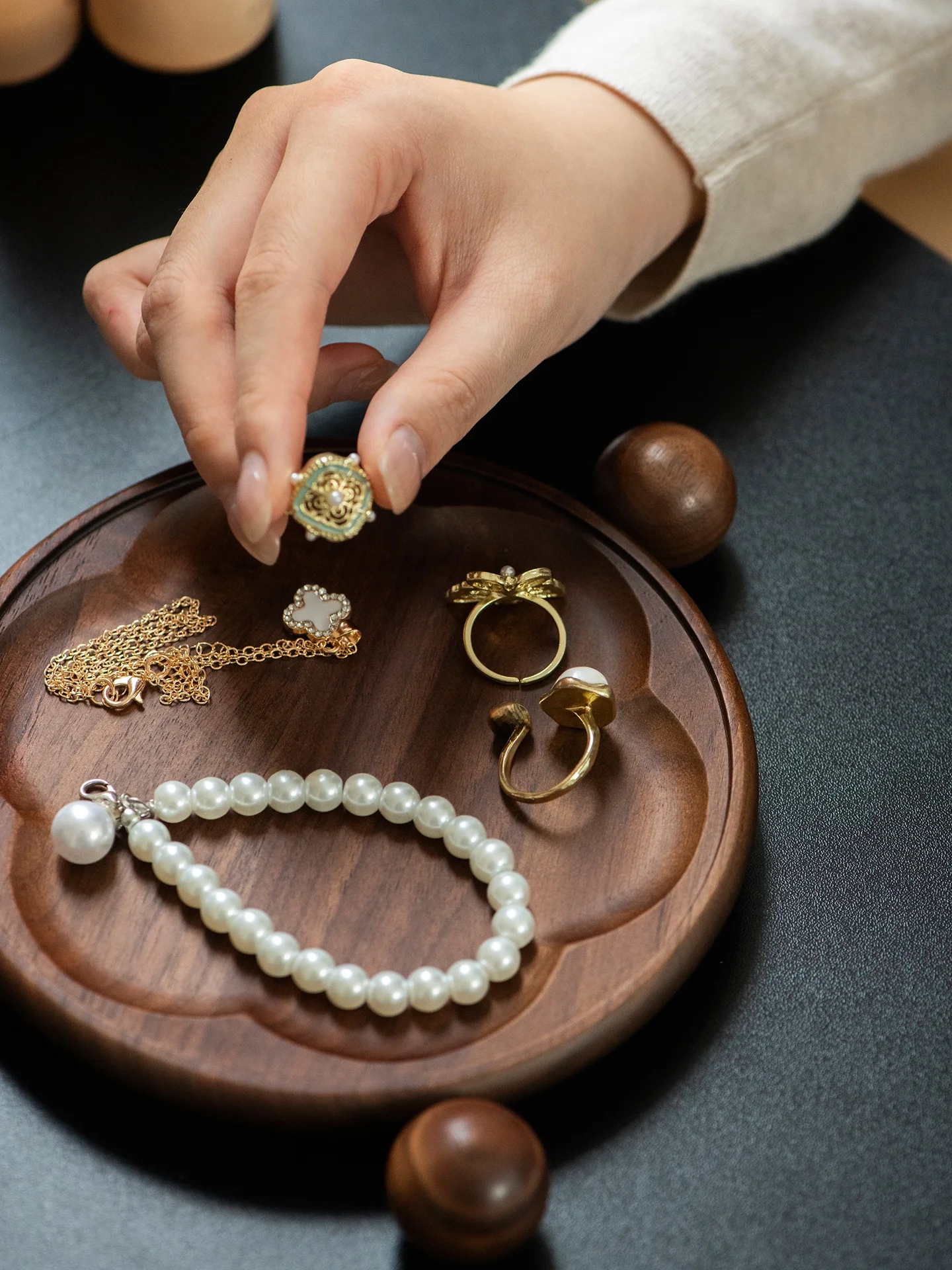 

Wooden Jewelry Display Stand Creative Vintage Sle for Jewelry Store Open Design Cusizable Personalization