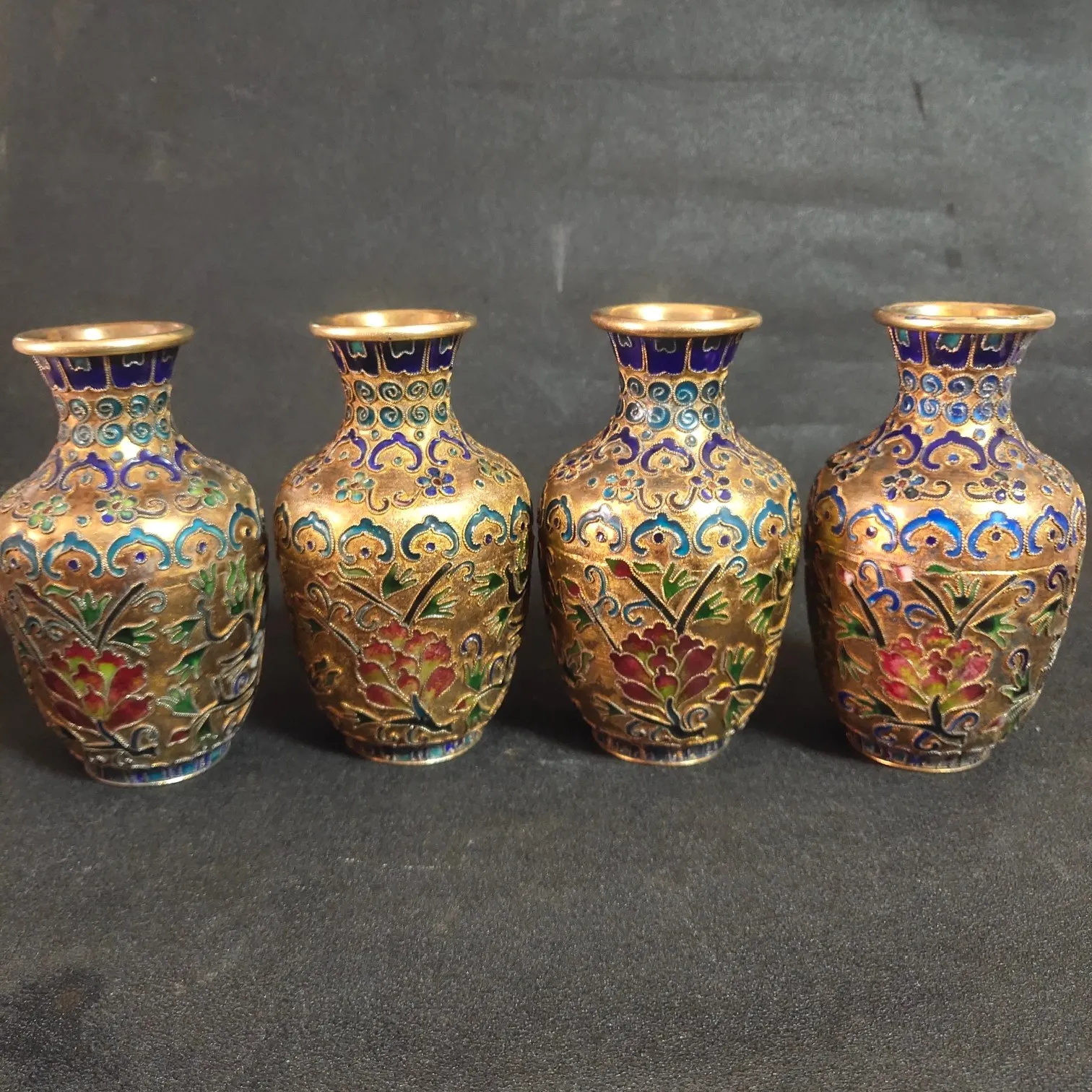 

Beijing cloisonn é vase with copper body, cloisonn é enamel color handicraft decoration, Chinese gift vase, vintage goods
