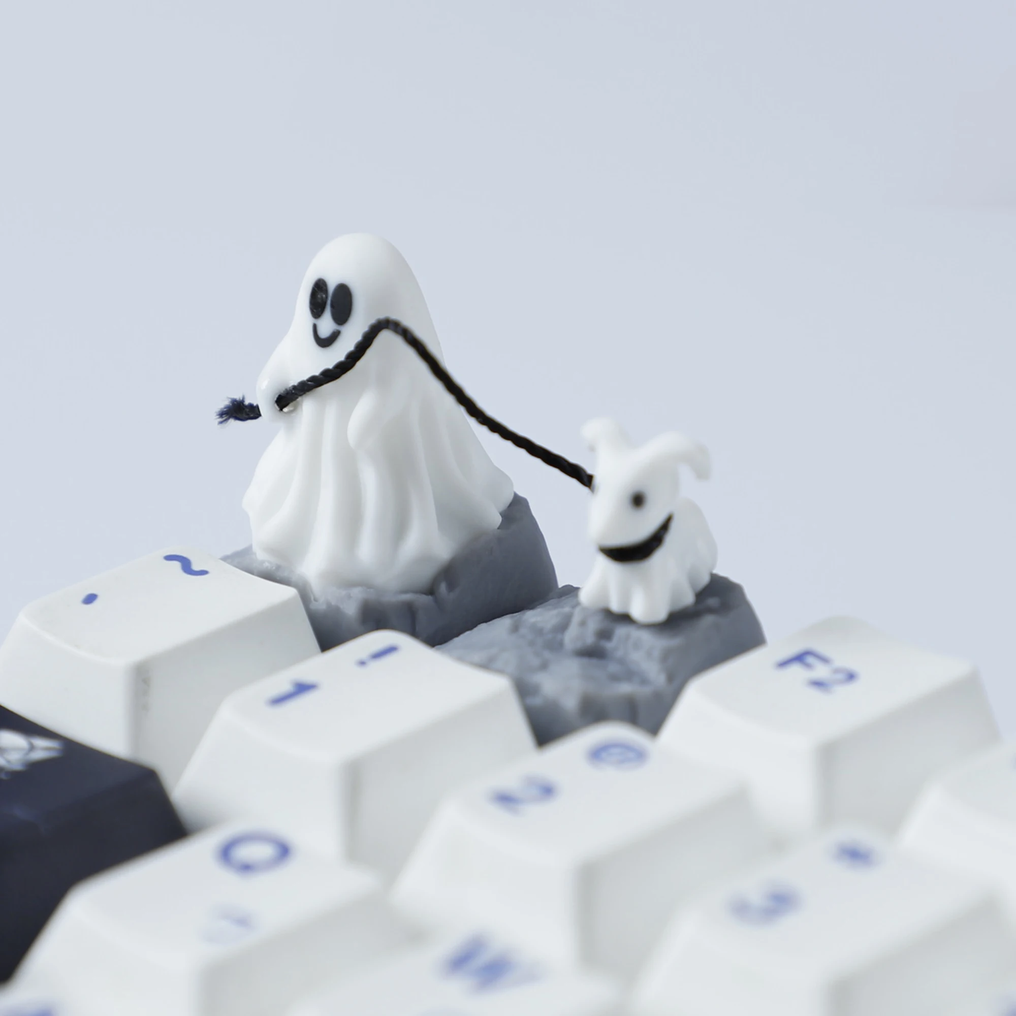 Super Fun Novelty Artisan Keycap Resin 2pcs Ghost Leads Sheep Shine Through Custom Handmade Keycaps for MX Mechanical Keyboard