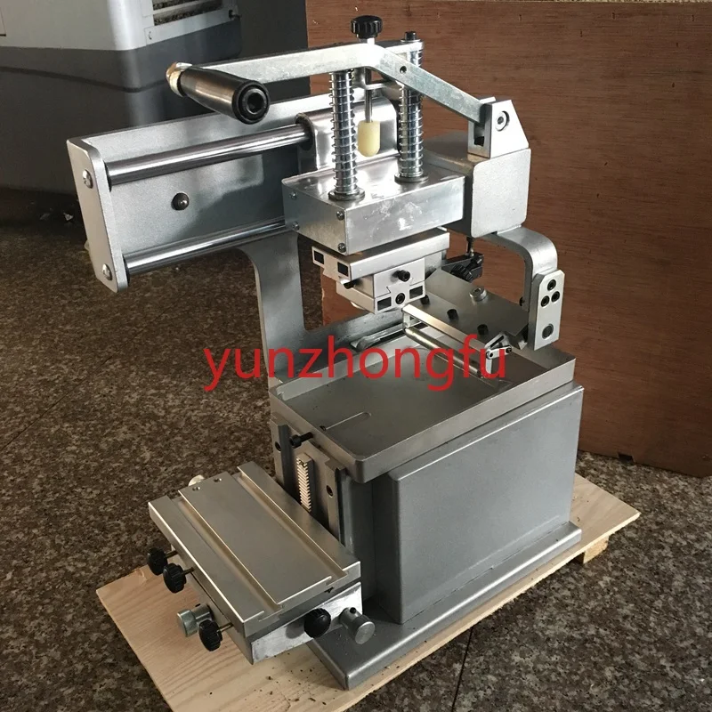 

Ручная тампопечатная машина Высокоточная машина маркировки даты Ручная тампопечатная машина для масляных чашек