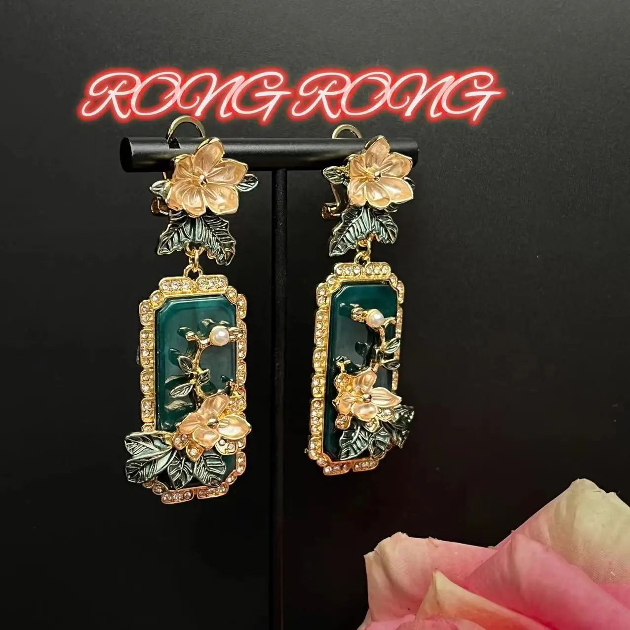 Medieval Imitation Jade Carved Glass Pearl Ancient Style Advanced Temperament Retro Stud Earrings