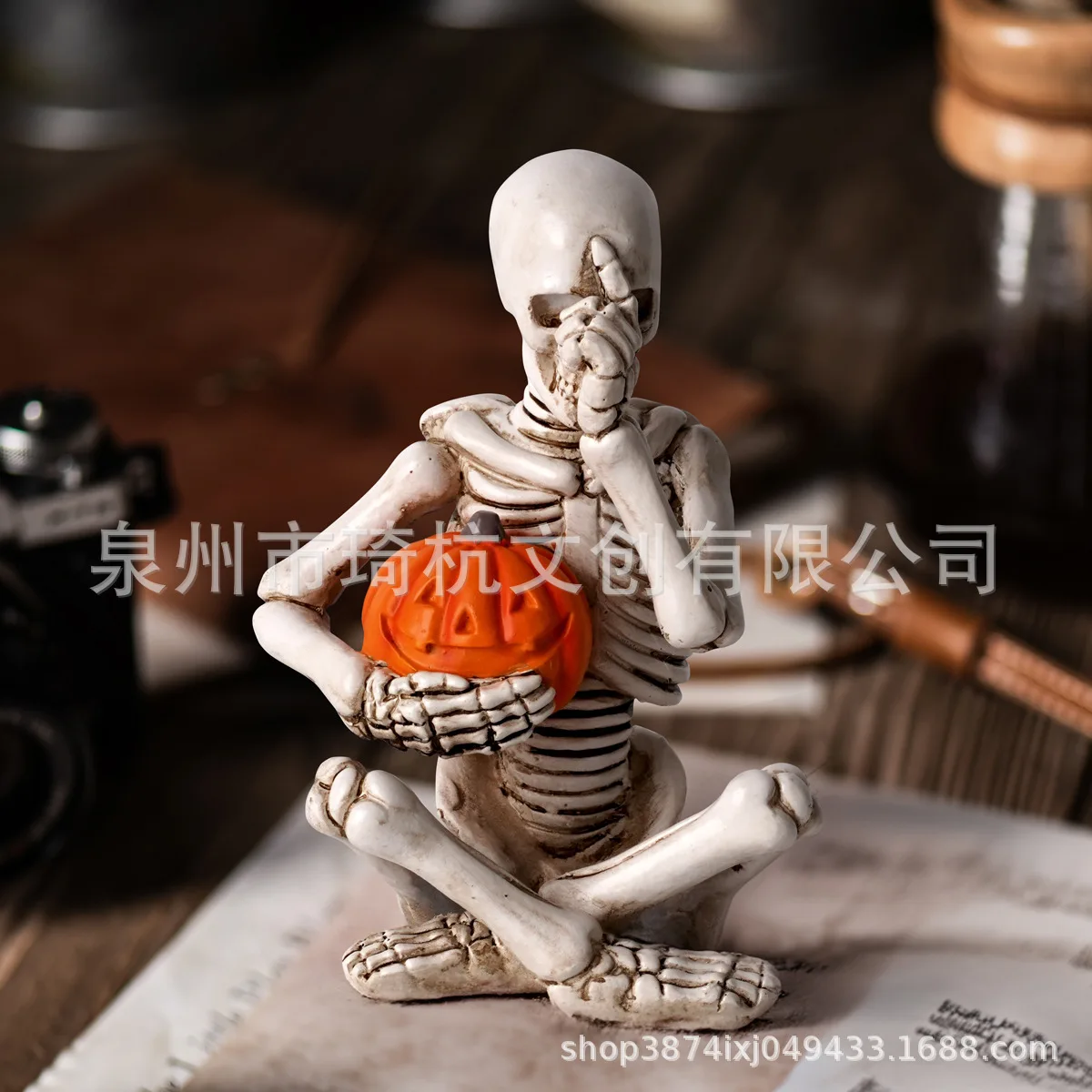 Halloween Resin Decoration Skull Man Holding Pumpkin New Arrival Popular Cross Border Ornament for Entryway Living Room Table