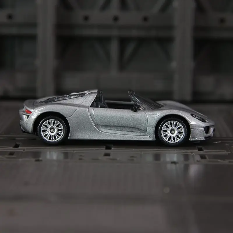 CCA 1:61 بورش 918 سبايدر نموذج سيارة من خليط معدني كامل سيارة خارقة لعبة أطفال هدية يمكن تقديمها كهدية عيد ميلاد للأصدقاء