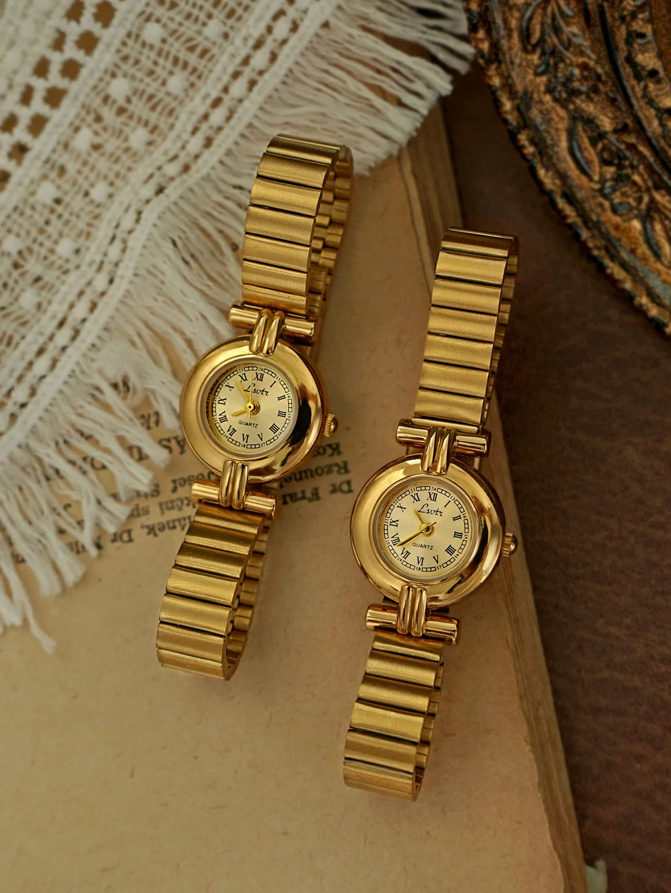 Retro French-style small gold dial women's watch, fashionable waterproof quartz watch, elegant, exquisite, compact