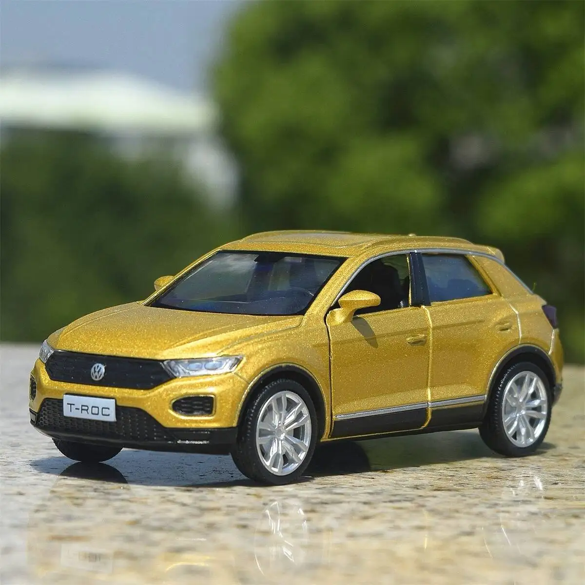 Volkswagen T-ROC SUV Simulation Diecast & Toy Vehicles Pull Back & Doors Open RMZ City 1:36 Alloy Car Model Birthday Gifts