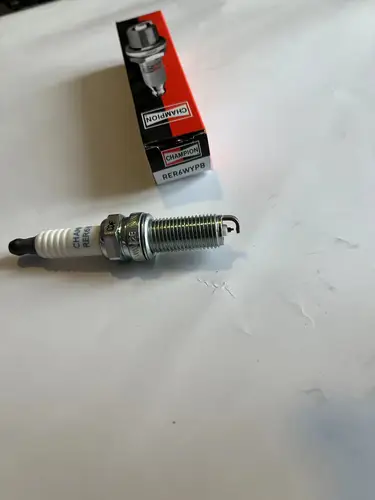 Imagen 2 del producto 4 Uds RER6WYPB bujía marca de campeón OEM F4J163707010 para Chery Tiggo PRO/8 CHANGAN gran pared