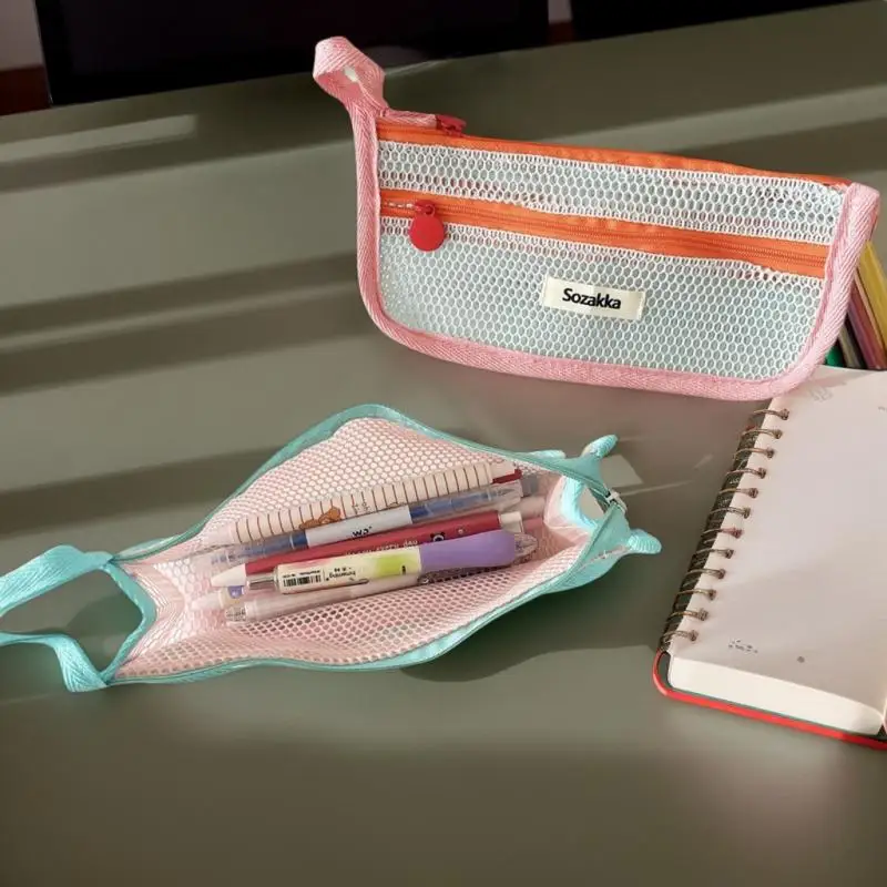 多用途のかわいいメッシュペンシルポーチ、コントラストカラーの大容量収納バッグ。