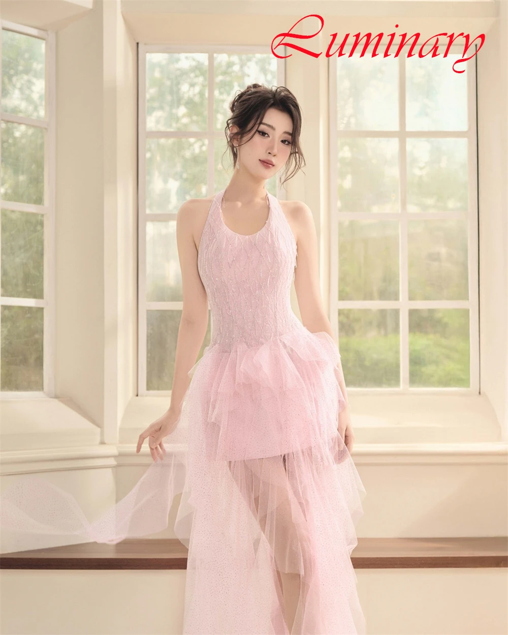 Vestido de noche personalizado de tul de lujo con cuello Halter, exquisitos vestidos de fiesta sin mangas, tren de barrido moderno, vestidos para ocasiones especiales