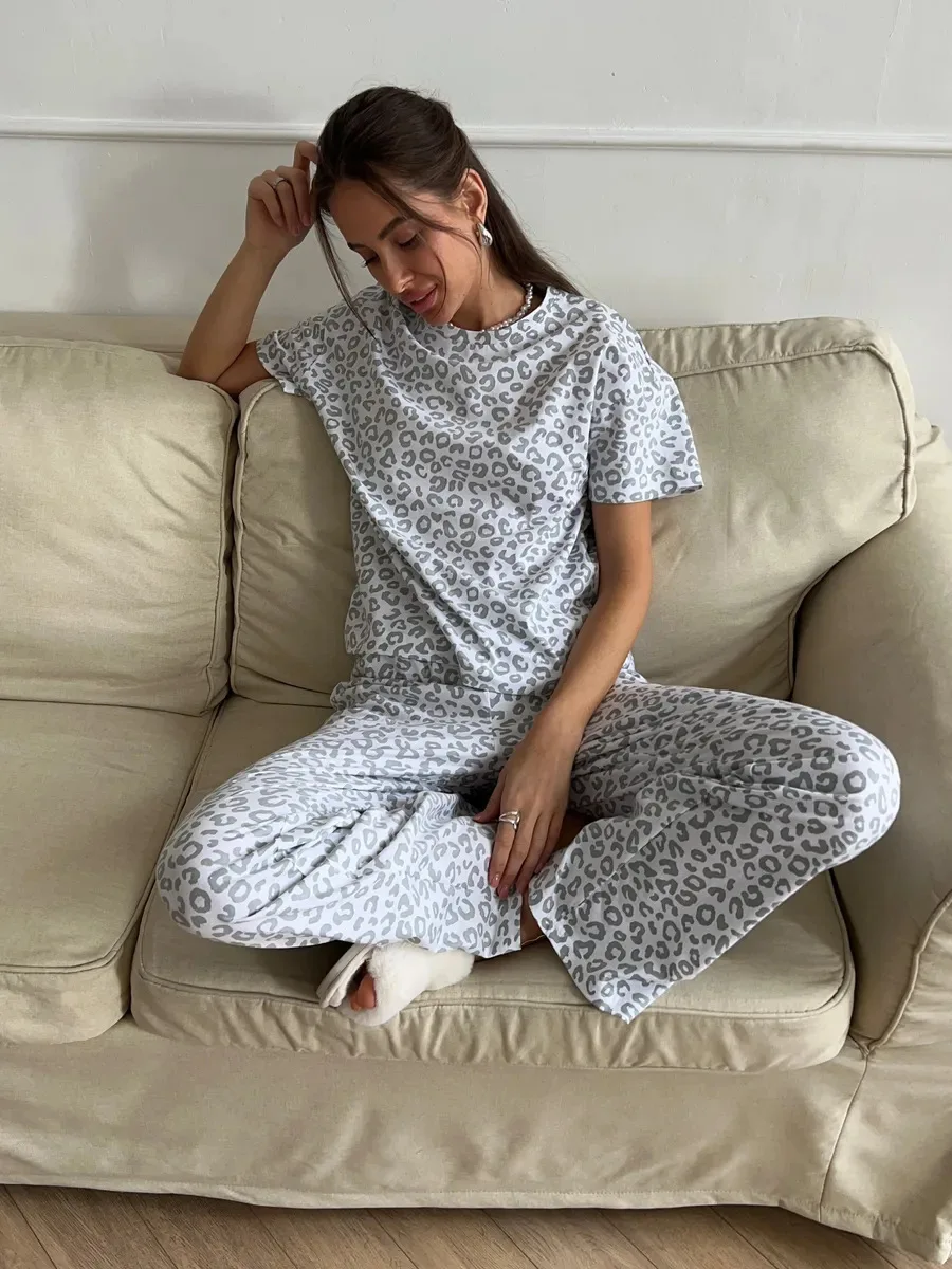 

Autumn and winter women's pajamas two-piece set, leopard print, simple, casual, comfortable home wear set, T-shirt and pants