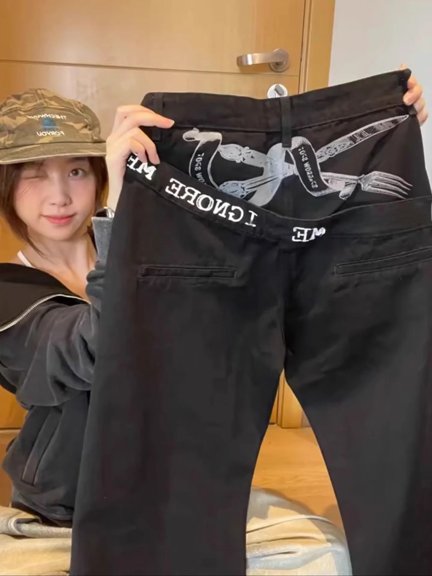 

Retro American Embroidered Lettering Loose Fit Bell Bot Jeans Men's Cleanfit Lazy Sle Long Pants Trendy Straight Leg Jeans