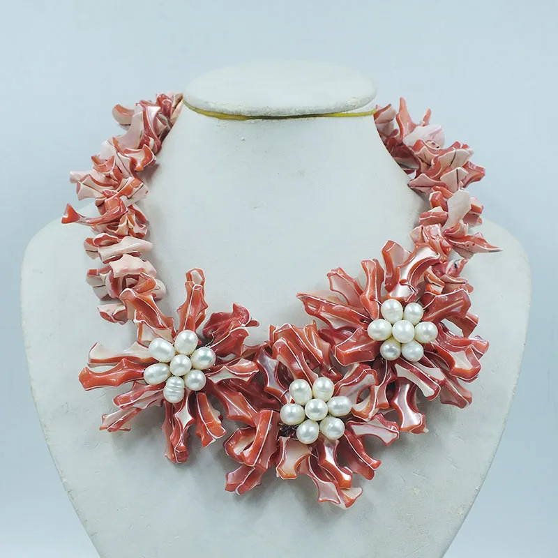 Pink natural devil shell, pearl flower necklace 20