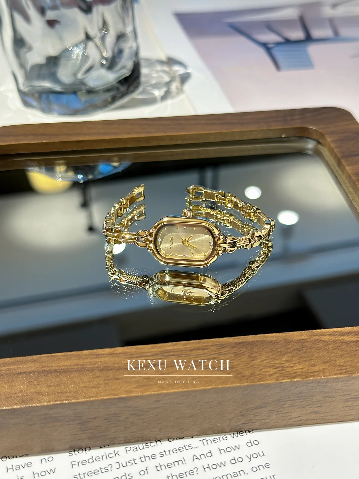 ساعة SKHL للنساء، ساعة نسائية أنيقة بسوار ذهبي، ساعات نسائية بيضاوية/وجه مستديرة أنيقة للبيع بالجملة، ساعة كوارتز عصرية