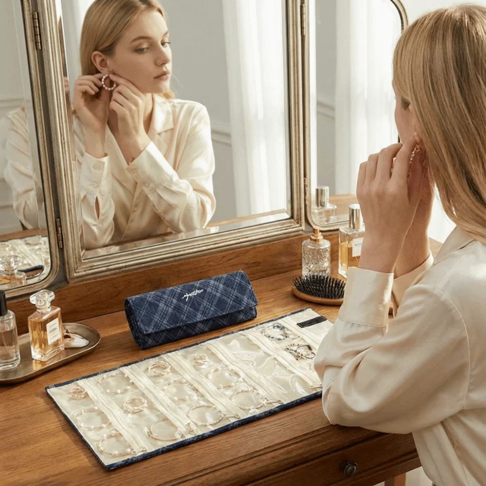 

Exquisite 9/18 Grids Jewelry Display Bag Durable Portable Bangle Protective Bag Roll Up Delicate Jewelry Display Case Travel Use