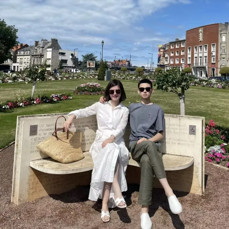 أنيقة شيك فساتين طويلة النساء 2025 جديد الصيف الأبيض واحدة الصدر قطع التدريجي المطرزة حزام فستان عطلة الشاطئ فساتين متوسطة الطول