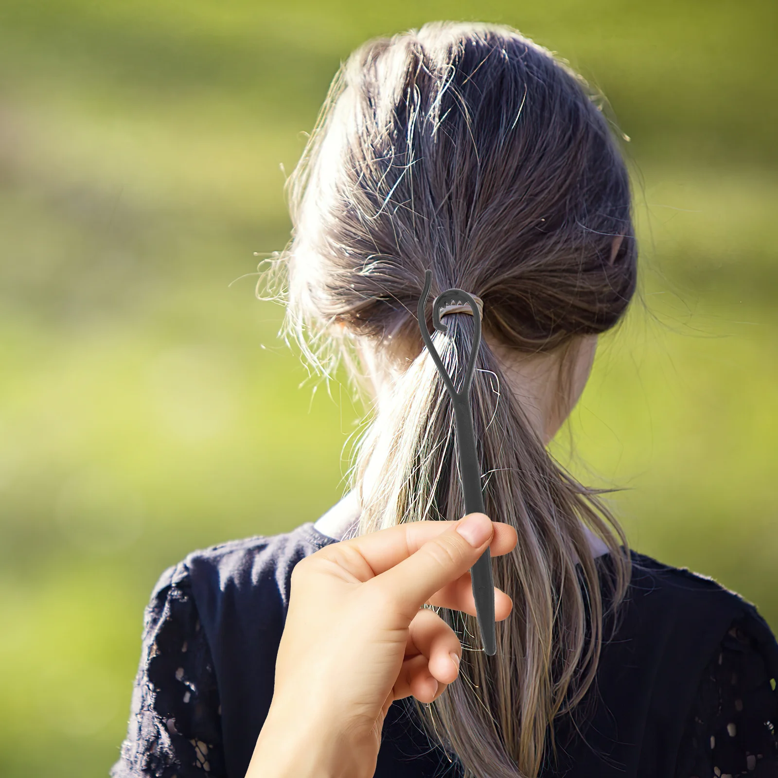 

2Pcs Hair Pull Through Tool Set for Women Easy to Use Acrylic Material Various Hairstyles Hair Loop Styling Tool