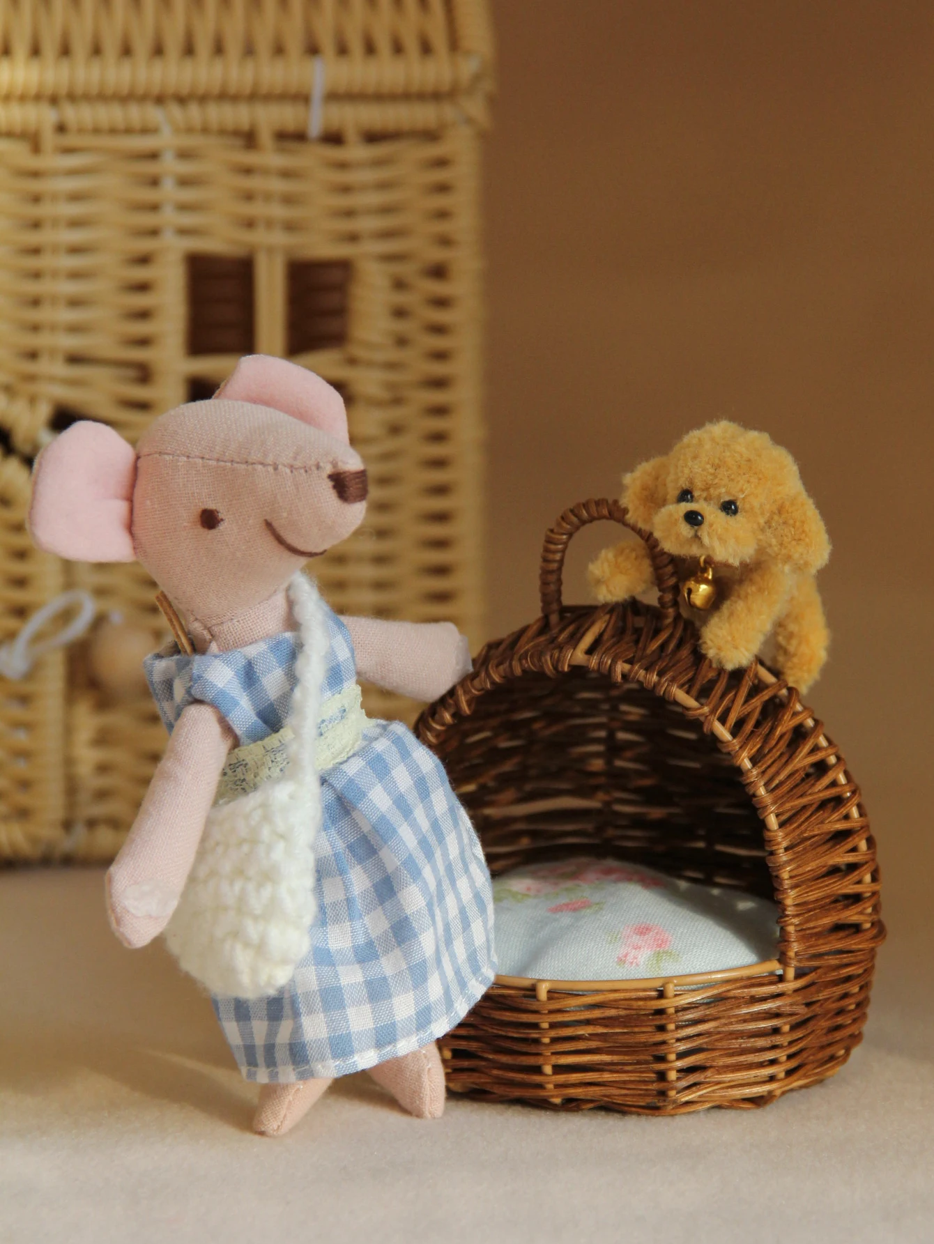 H-13/15Cm Play House Doll with Changeable Mouse with Blue and White Plaid Skirt Family Outfit Suitable for Bjd Ob11 Maileg Dollhouse Ornaments Children's Day Gift Birthday Gift