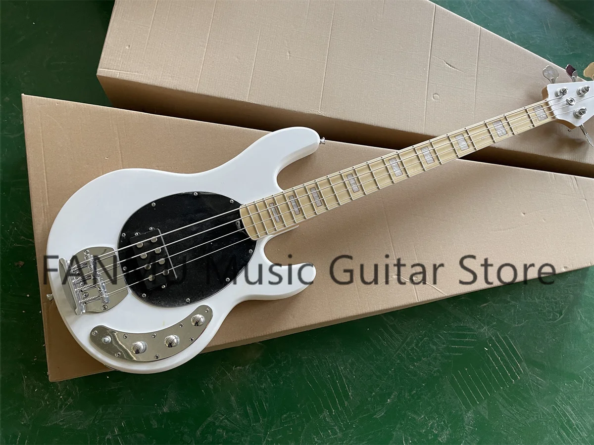 White Electric Bass 4-string bass Ash wood body Maple fingerboard Maple neck Black pickup board Chrome hardware factory