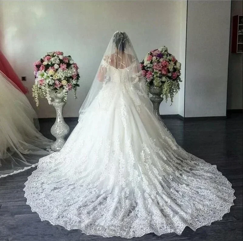 Customized New Arrival Ball Gown Wedding Dresses Off The Shoulder Applique Lace Handmade