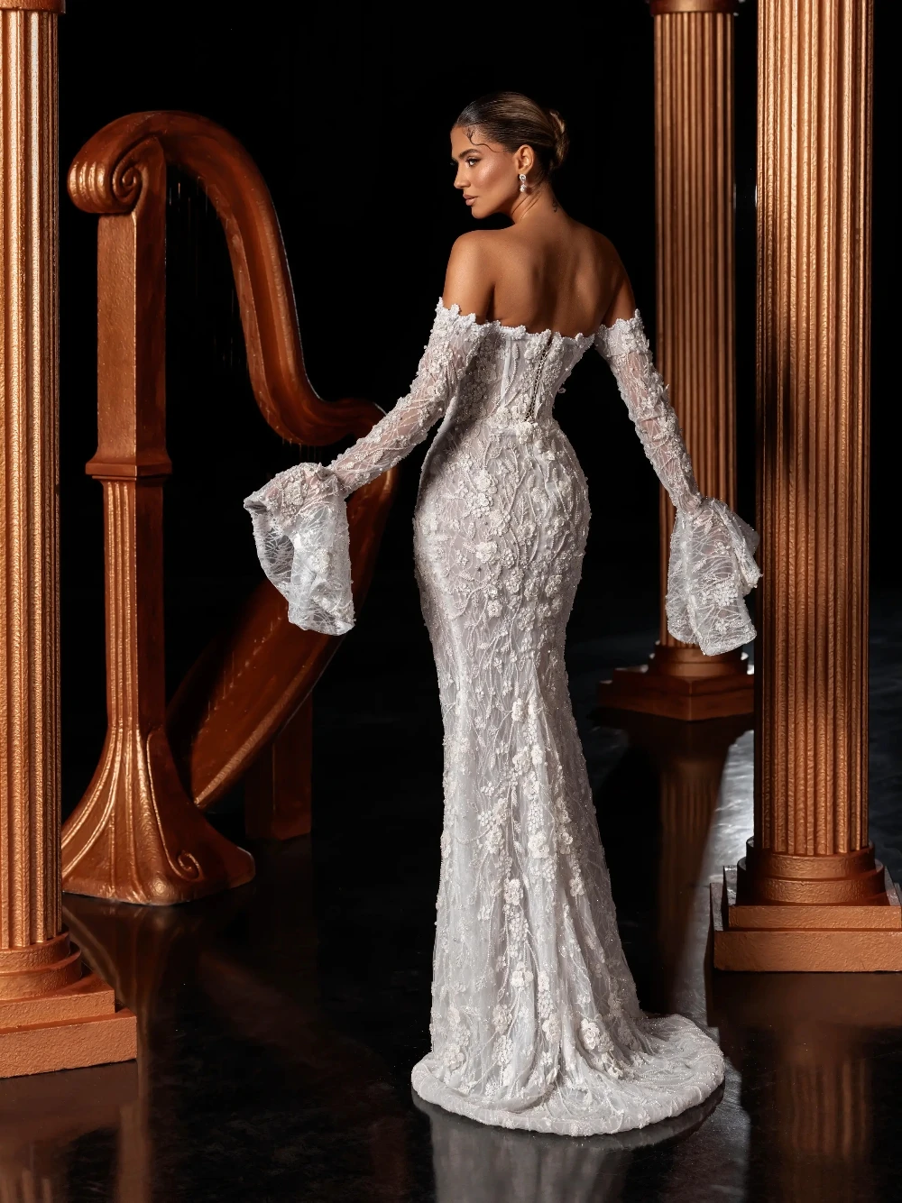 Richly 2026 Bell Cuffs Off-The-Shoulder Wedding Dress Sexy Cutout High Slit Long Sleeved 3D Floral Embroidery Fitted Bride Wear