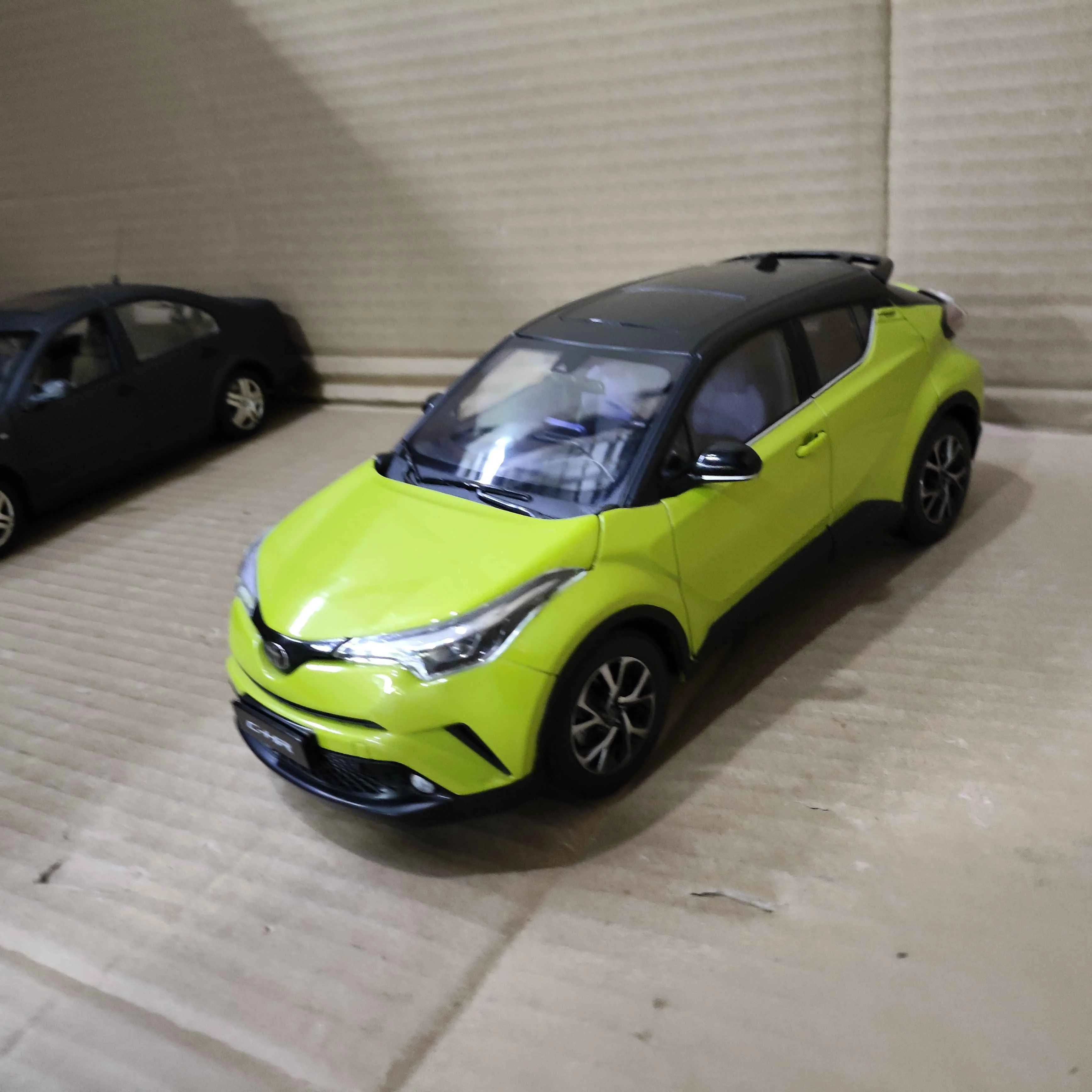 Schaal afgewerkte modelauto 1/43 For Toyota C-HR CHR SUV Simulatie Terreinwagen Legering Model Auto's Schaal Gegoten Voertuigen Miniatuurreplica-auto(Black