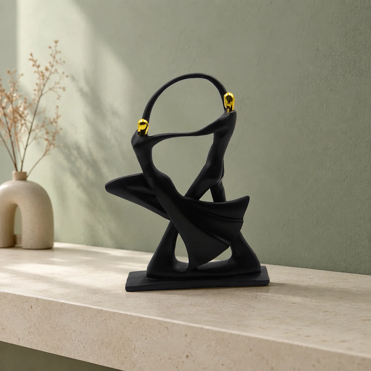Dancing Couple Sculpture Black Gold Resin Figurine Modern Abstract Romantic Embrace Statue Living Room Office Desk Decor Gift