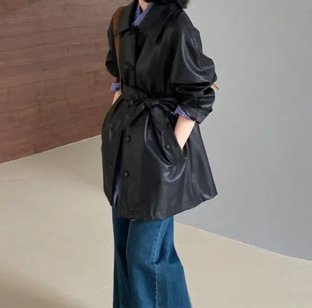 2025 Chaqueta de cuero de alta clase de moda de manga corta de moda