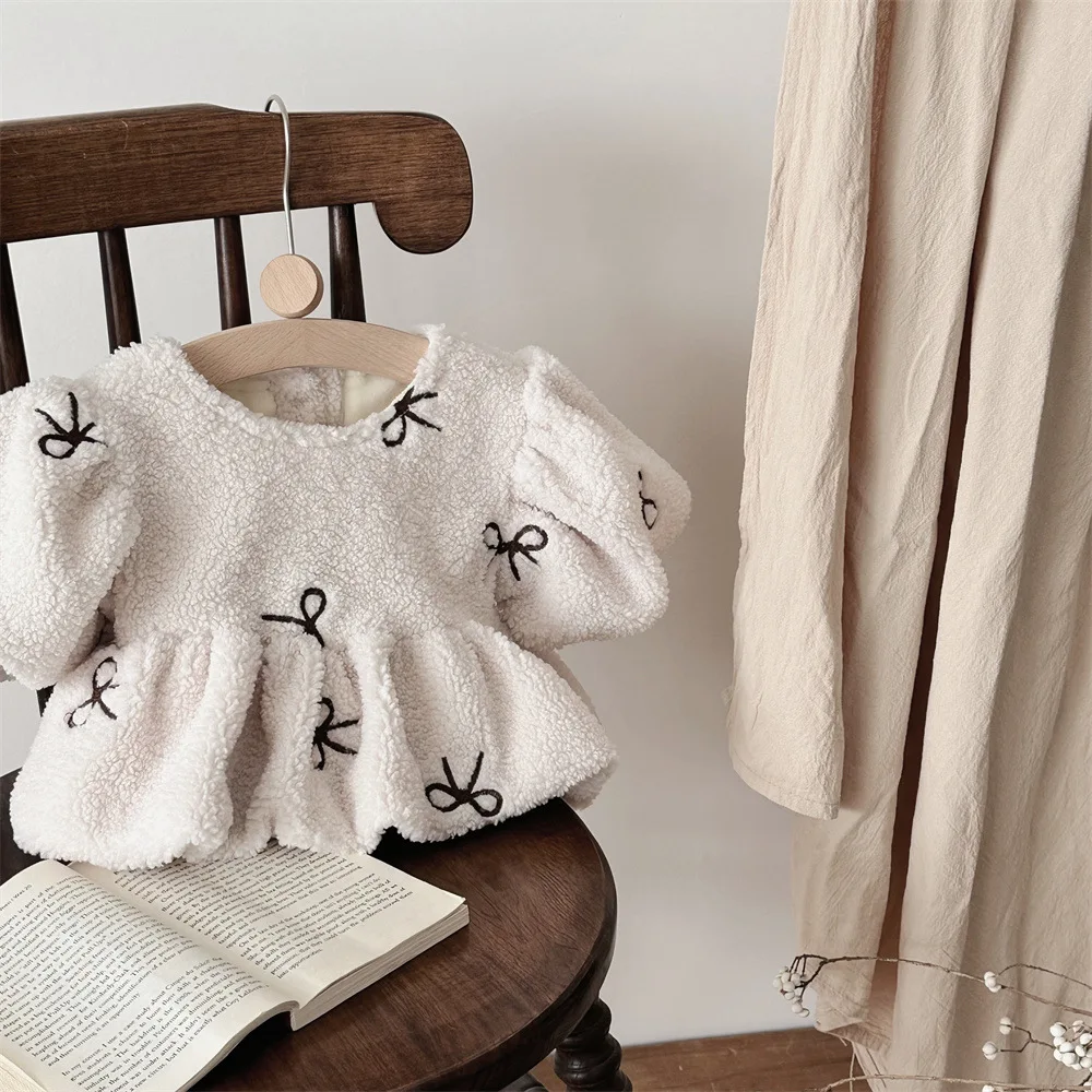 

2024 Winter New Baby Puff Sleeve Lamb Cashmere Shirts Plus Velvet Thick Girls Bow Embroidery Warm Tops Infant Toddler Clothes
