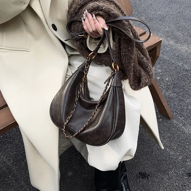 

Large Capacity Retro Bag for Women in Autumn and Winter 2025 New Niche Design Chain Crossbody Bag Commuting Dumpling Bag Paket