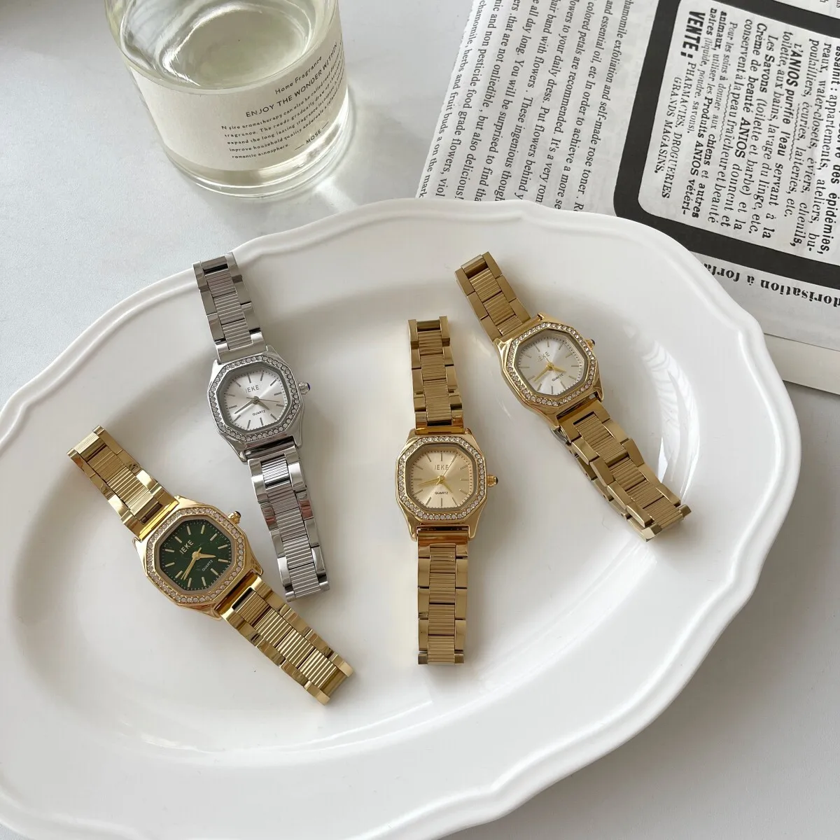 

DesignedFor WomenThisSimpleYet ElegantWatch Is Perfect For High School Students And Features A High-QualitySophisticated Design.