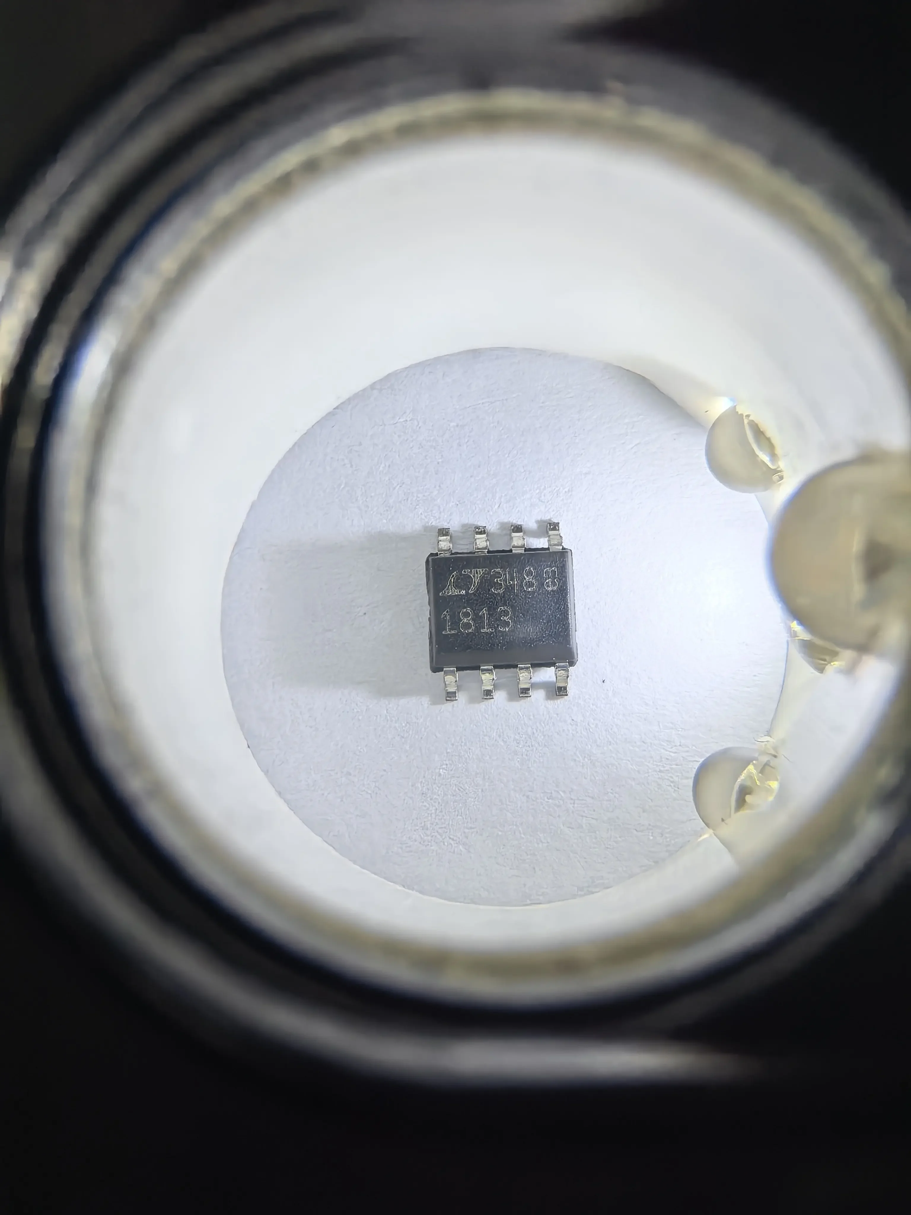 LT1813HVDS8 LT1813HVCS8 LT1813 - Dual 3mA, 100MHz, 750V/us Operational Amplifier