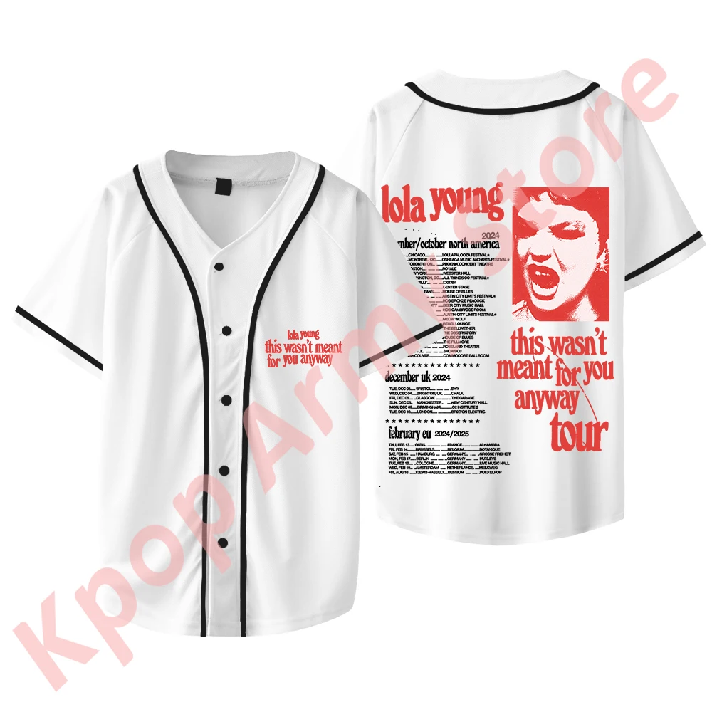 سترة بيسبول Lola Young Tour Merch تي شيرت بشعار جديد تي شيرت للجنسين كاجوال هيب هوب برقبة على شكل حرف V وأكمام قصيرة