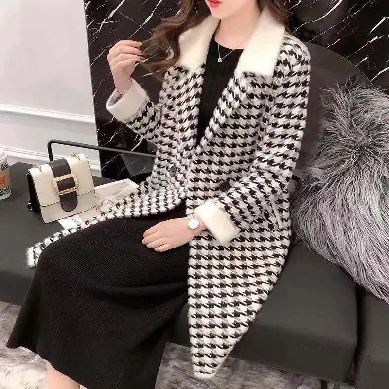 2023 New Autumn and Winter Horn Button Woolen Coat Women\'s Plaid Thickened Hooded Woolen Coat Mid-Length Over-the-knee All-match