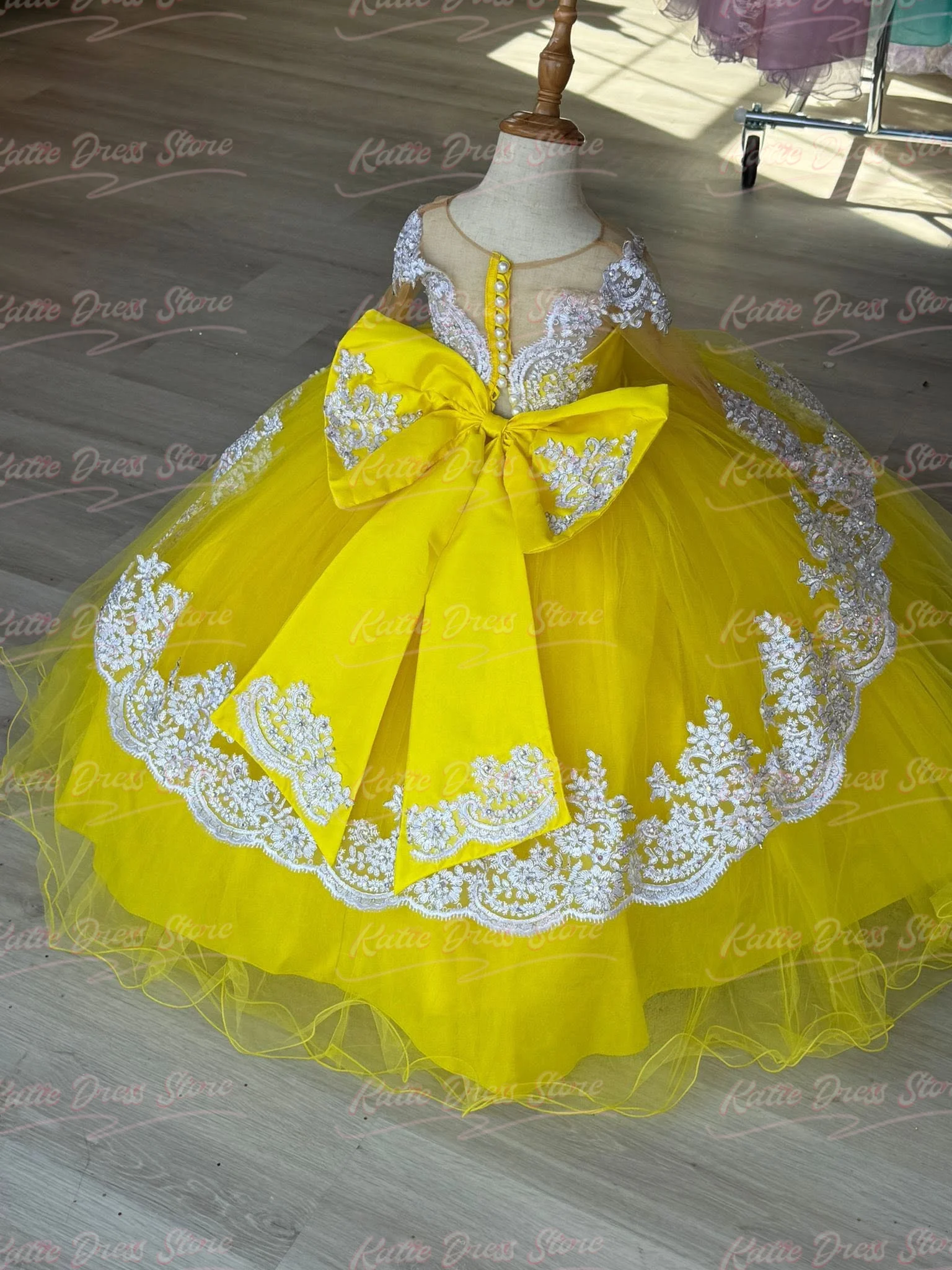 Embroidery Yellow Dress - Желтое платье для девочки, украшенное кружевной
