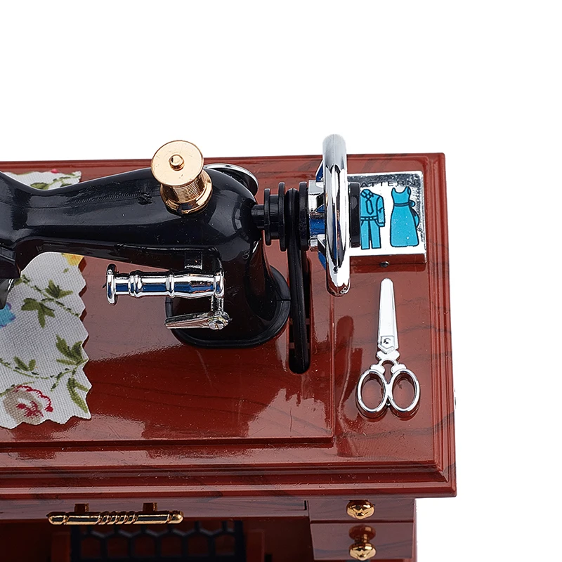 1PC Creative Gifts Birthday Gift Music Boxes Sewing Machine Music Box Mini Creative Retro Sewing Clockwork Music Box Gift