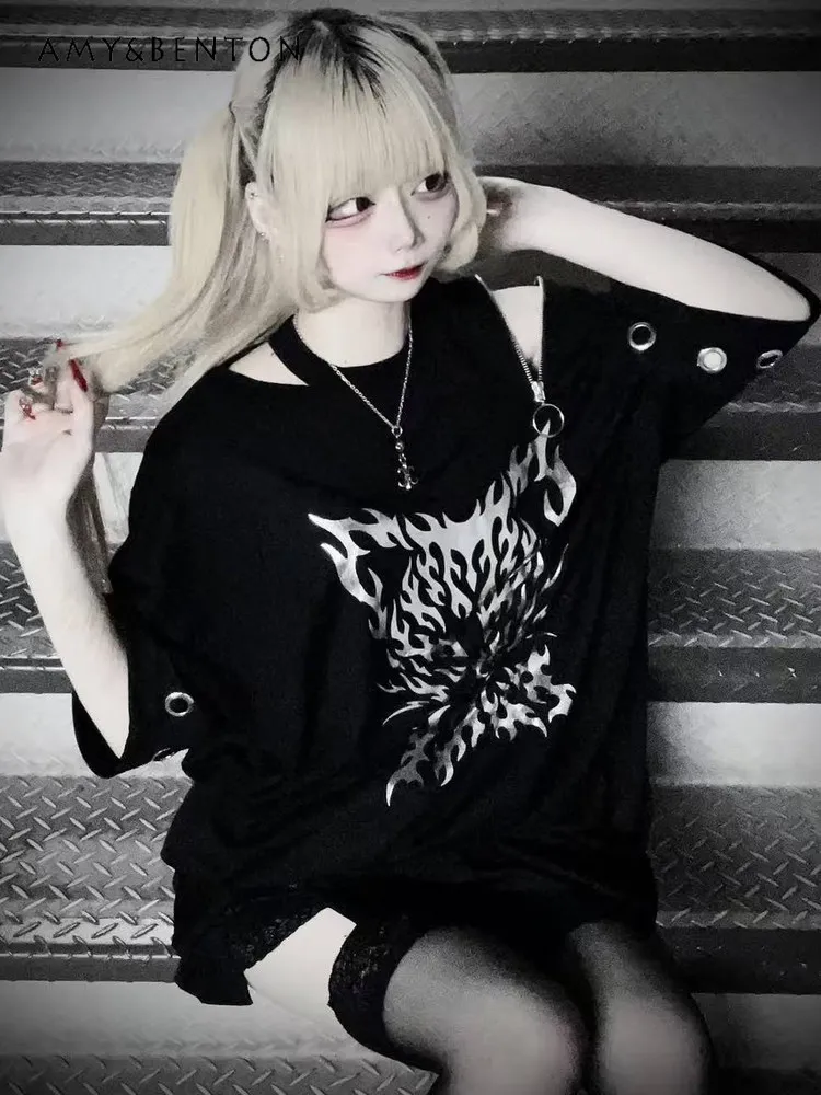 

Японская субкультура в стиле Харадзюку, темная футболка с заклепками и открытыми плечами, футболка большого размера с мультяшным принтом, готические черные футболки с графическим рисунком