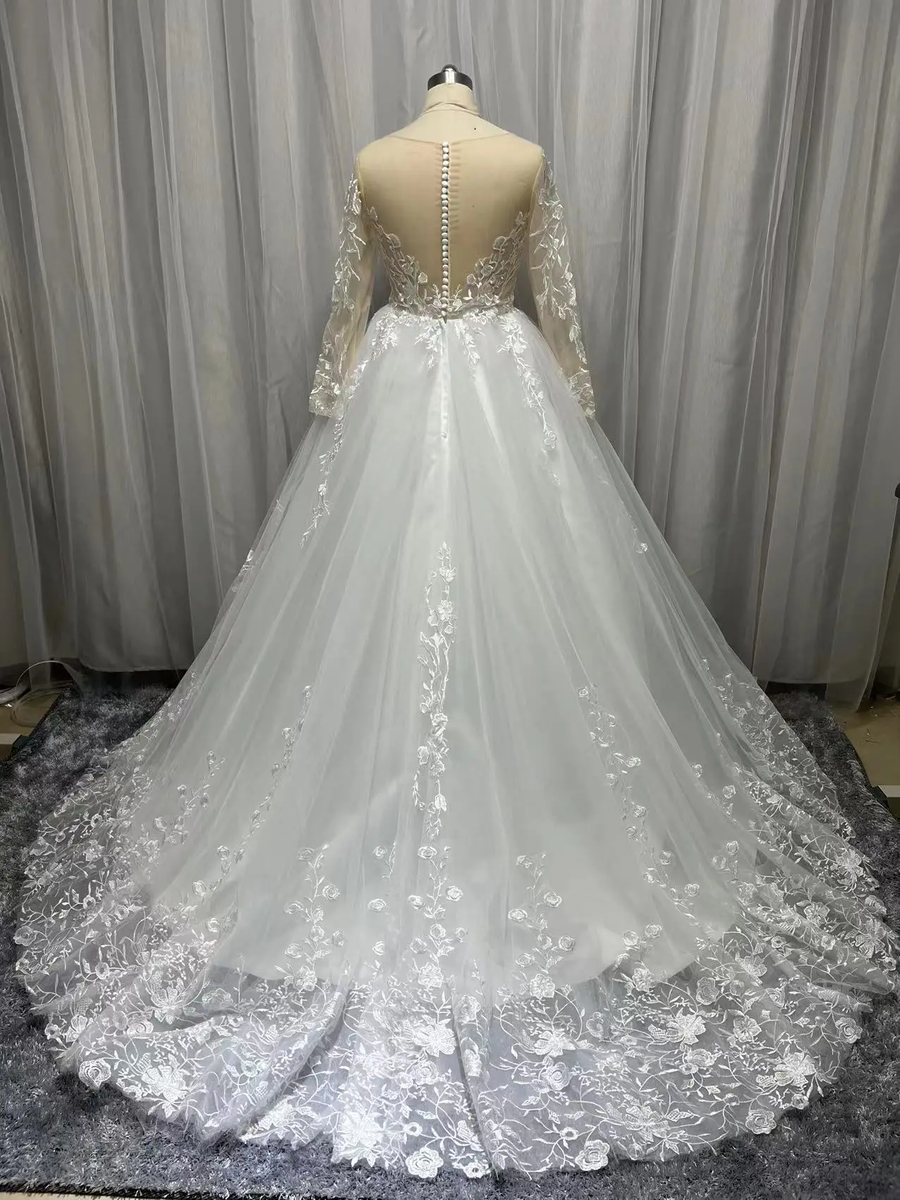 플러스 사이즈 로맨틱 스쿠프 넥 긴 소매 맞춤형 라인 웨딩 드레스 2022 화려한 아플리케 Tulle Vintage Bridal Gown