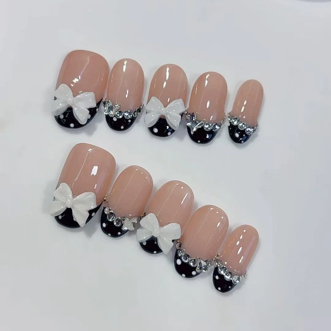 10pcs high-end Simple yet luxurious style, featuring a three-dimensional bowknot and dazzling stacked diamond handmade fake nail