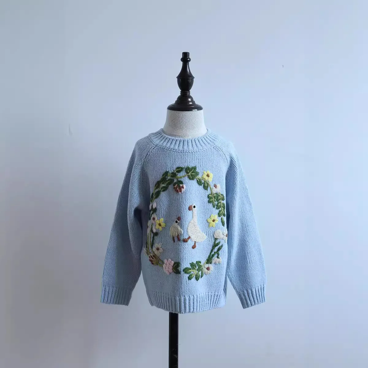 Ins 2026 Autumn Winter New Style Exquisite Hand-embroidered Swan Wreath Crew Neck Knit Sweater Top for Baby Girls