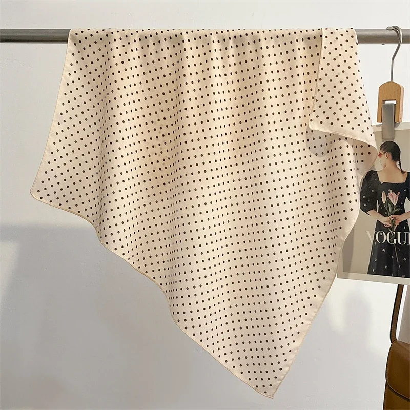 2025 الصيف أنيقة النساء 68 سنتيمتر القطن الشعور مربع الشعر وشاح نقطة طباعة الشاطئ الشالات الحجاب شال يلتف باندانا Echarpe