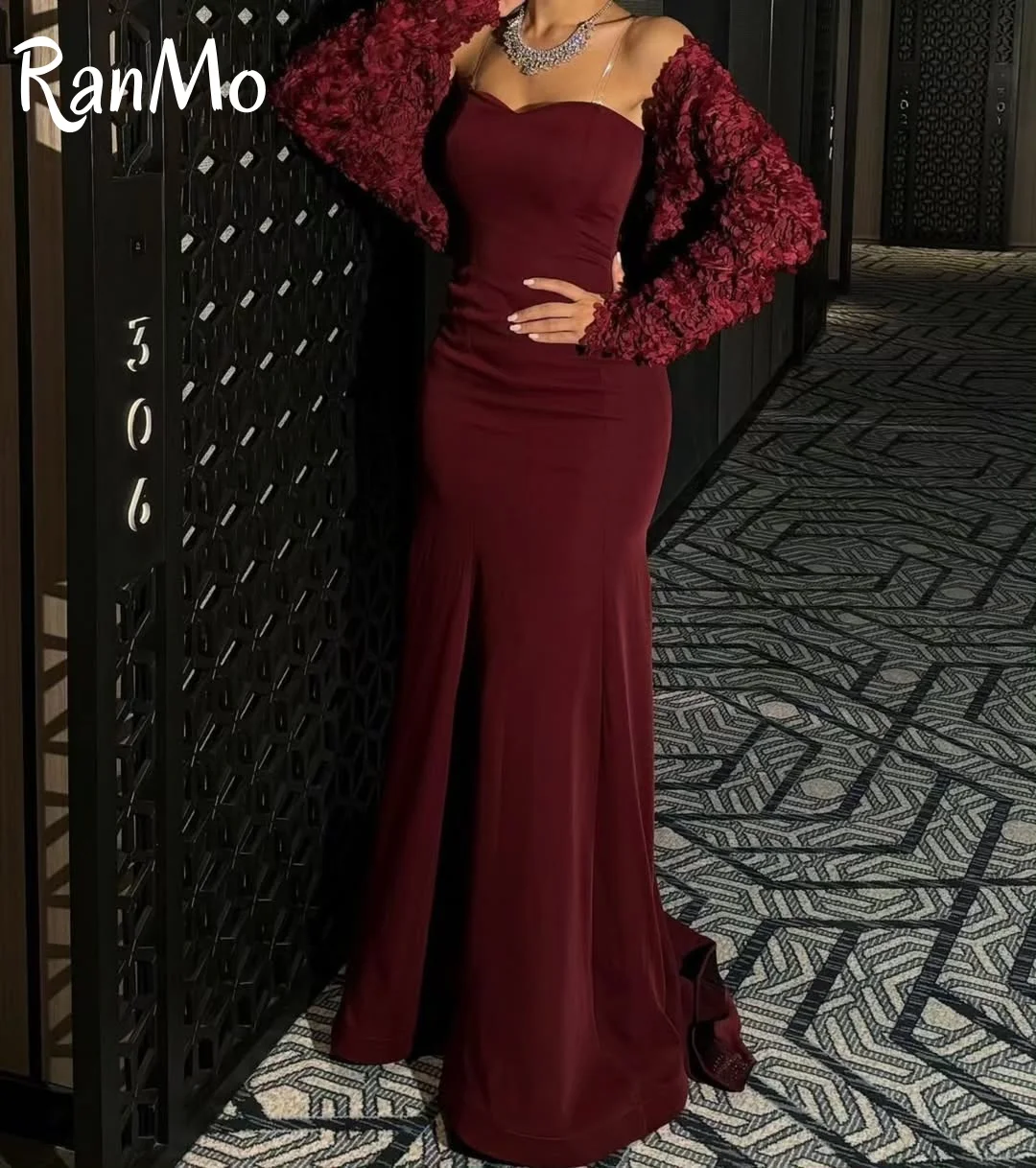 فساتين سهرة طويلة من Ranmo مخصصة بسيطة بحورية البحر باللون العنابي بدون حمالات مزينة بالزهور بدون ظهر ثنيات بطول الأرض