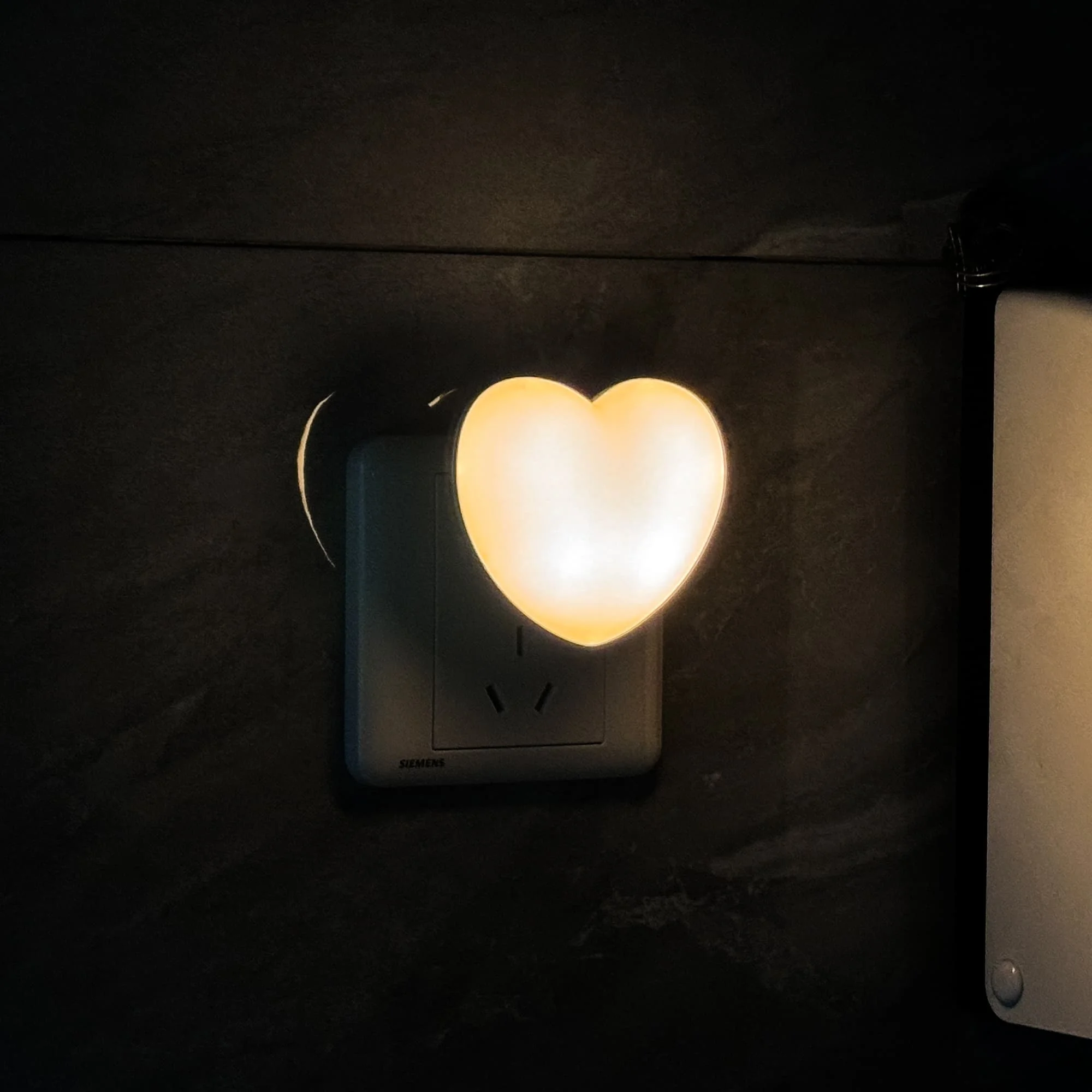 شكل قلب أضواء ليلية مصباح ليد الاستشعار أضواء ليلية المكونات في السيارات تشغيل/إيقاف للأطفال غرفة نوم درج المدخل مصابيح الليل